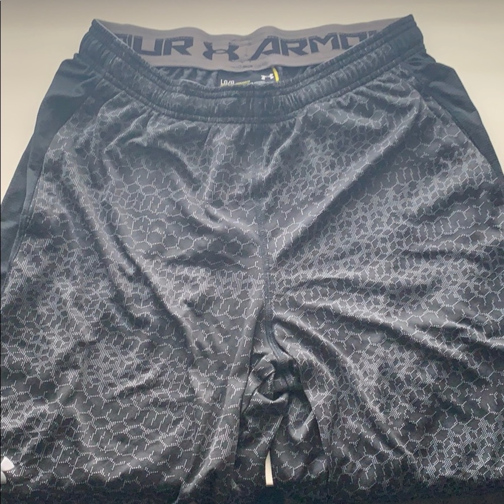 Men’s Large UA athletic shorts